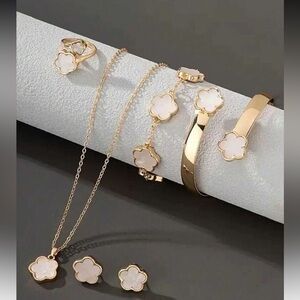 Elegant Gold and White Flower Jewelry Set